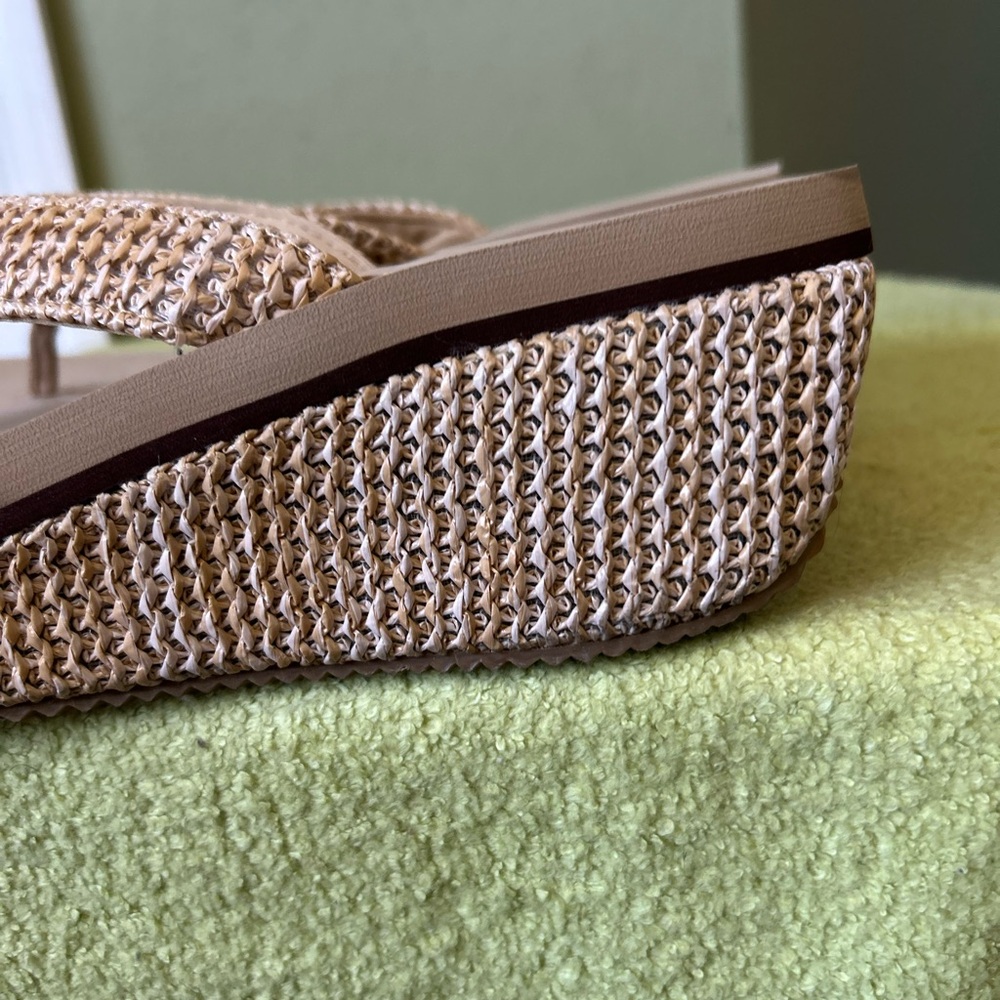 Volatile Women's Tan Wedge Sandals Sz 9 - Picture 9 of 12